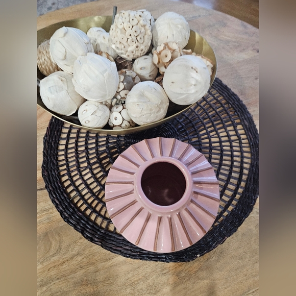 Pink Vase - Picture 2 of 8